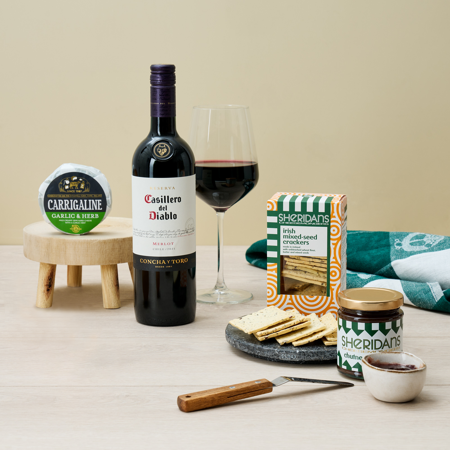 Gourmet Hamper with Red Wine