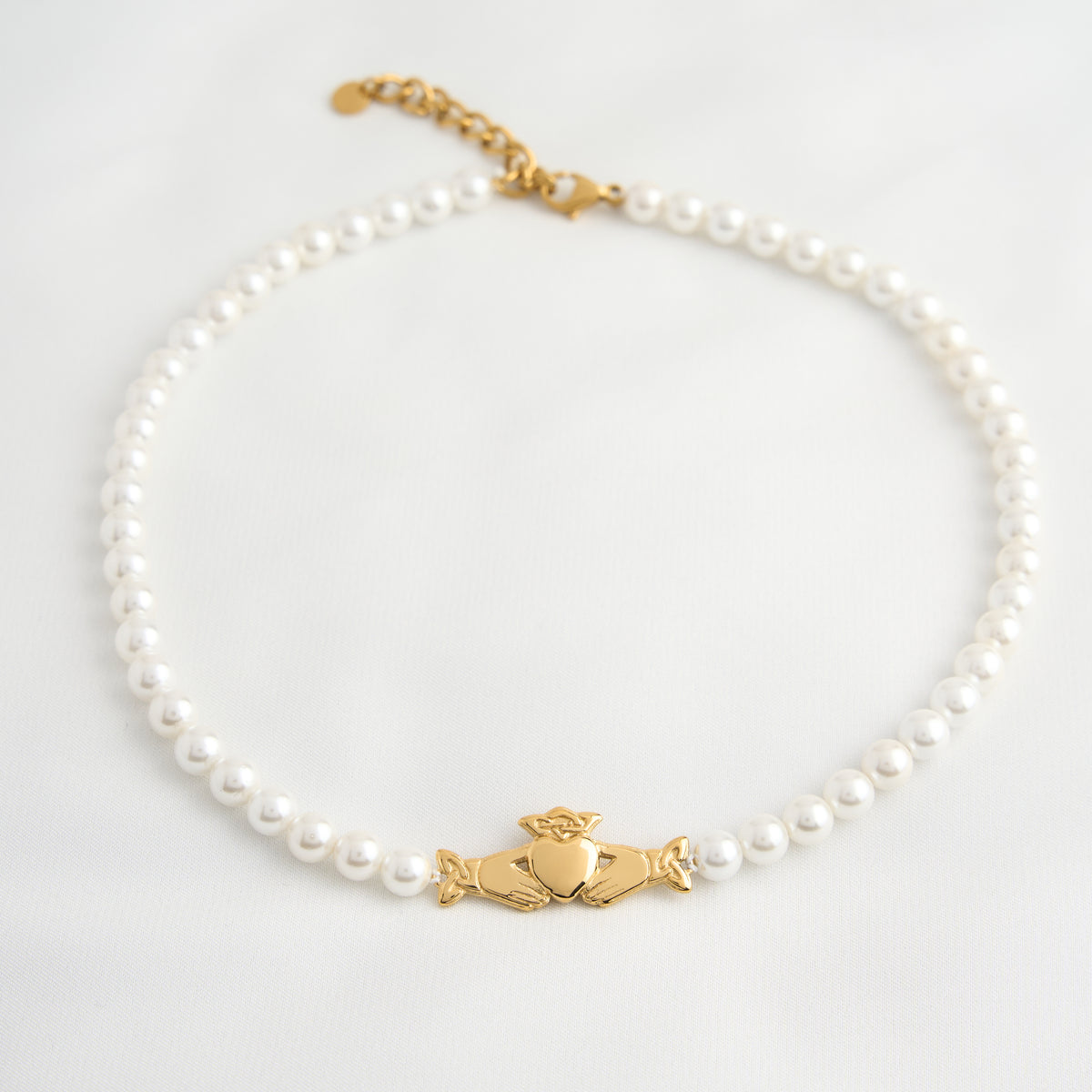 Claddagh Pearl Gold Necklace 