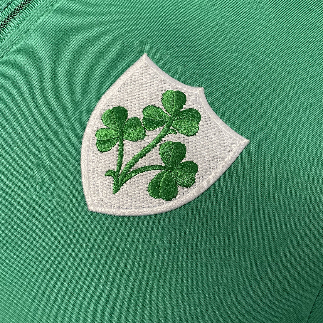 Men's Shamrock Crest 1/4 Zip Green Performance Top